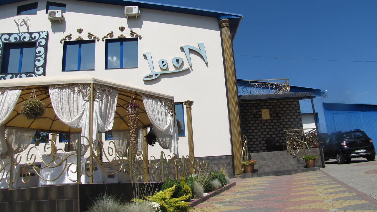 Mini Hotel Leon Lalovo 外观 照片